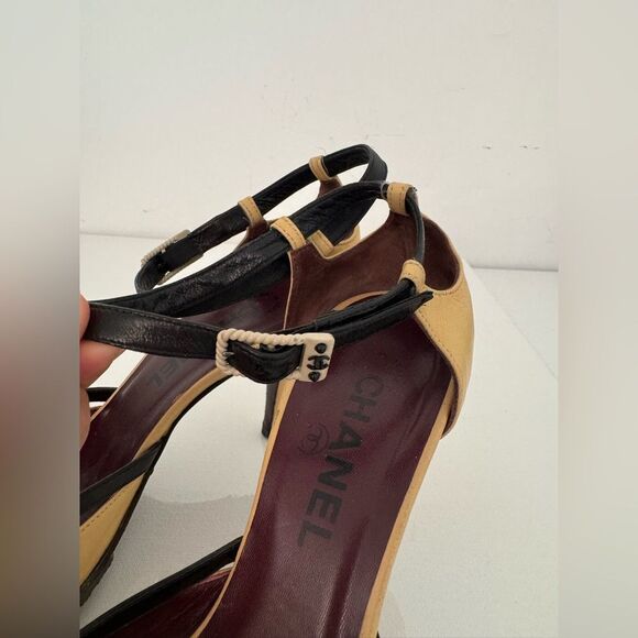 Chanel Beige & Black Captoe Vintage Y2K Mary Jane CC Buckle Pin Up Heels Pumps - Picture 5 of 12